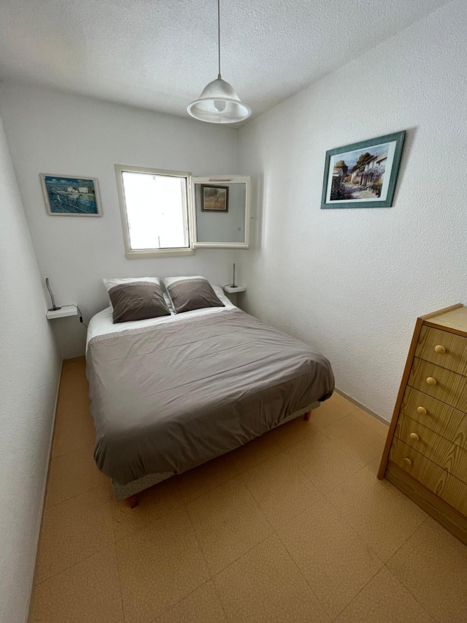 Appartement 1 Chambre, Avec Loggia Et Vue Sur Le Port Olona La Chaume Екстериор снимка