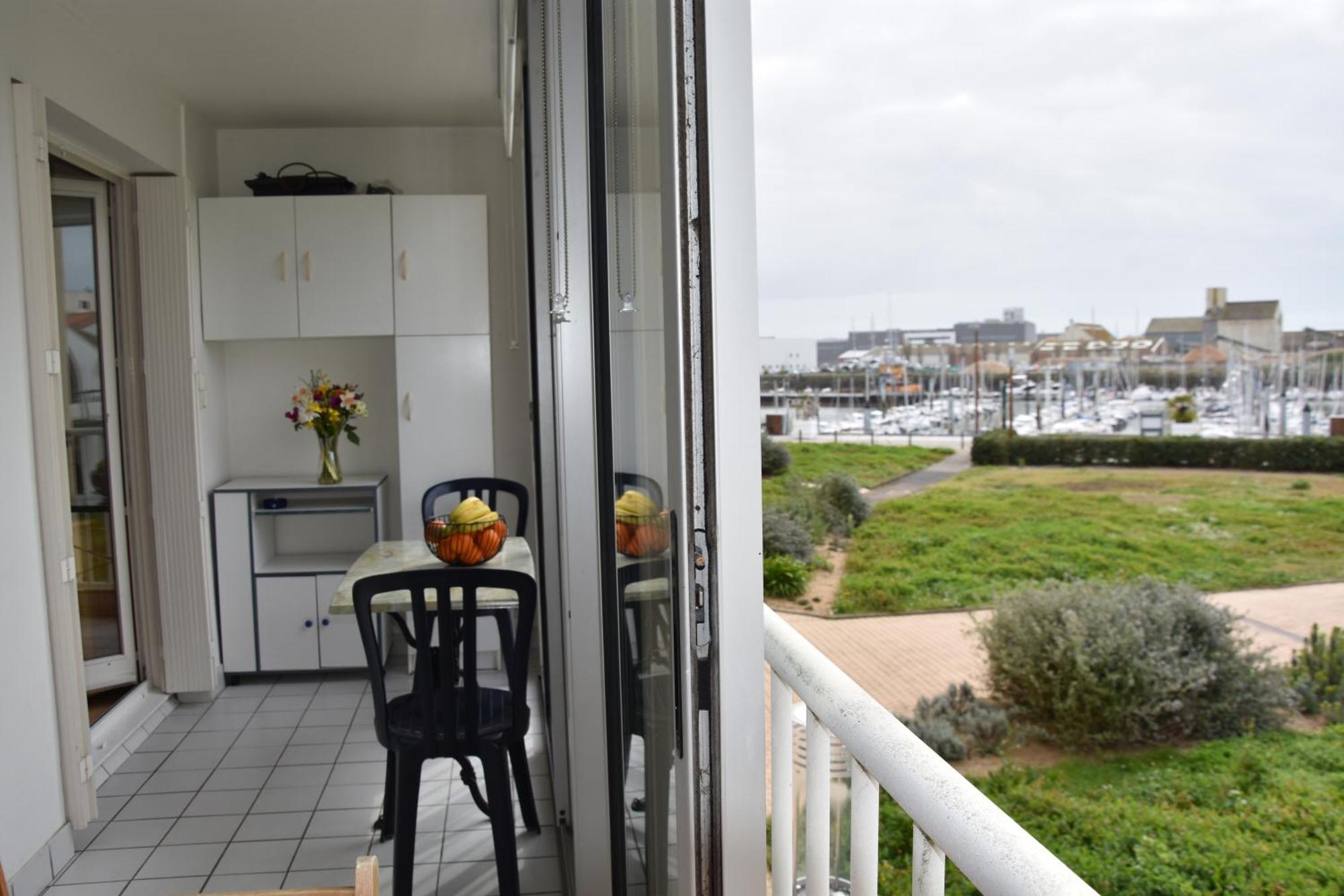 Appartement 1 Chambre, Avec Loggia Et Vue Sur Le Port Olona La Chaume Екстериор снимка